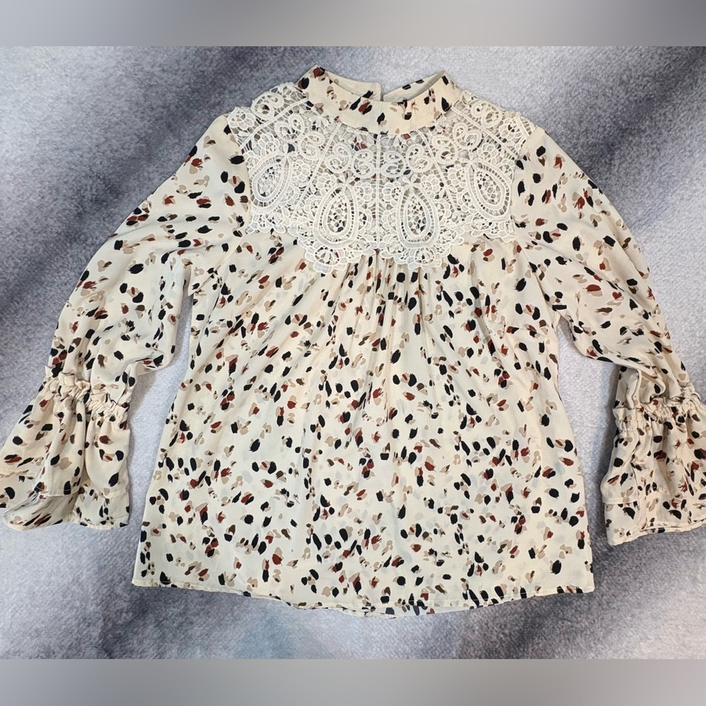 NWOT Main Strip Cream Leopard Lace Mock Boho Ruffle Sleeve Blouse Small S‎ (A6)